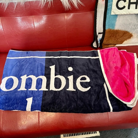 ABERCROMBIE & FITCH LUXURY TRI-COLOR BEACH TOWEL NWT - Picture 2 of 8